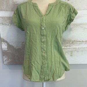 Ann Taylor Loft V neck grenn button down short sleeve - size small